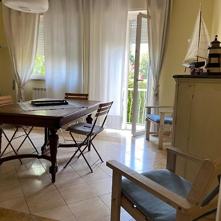 Appartamento Stella Marina A Due Passi Dal Mare E Dal Centro مارينا دي كارّارا المظهر الخارجي الصورة
