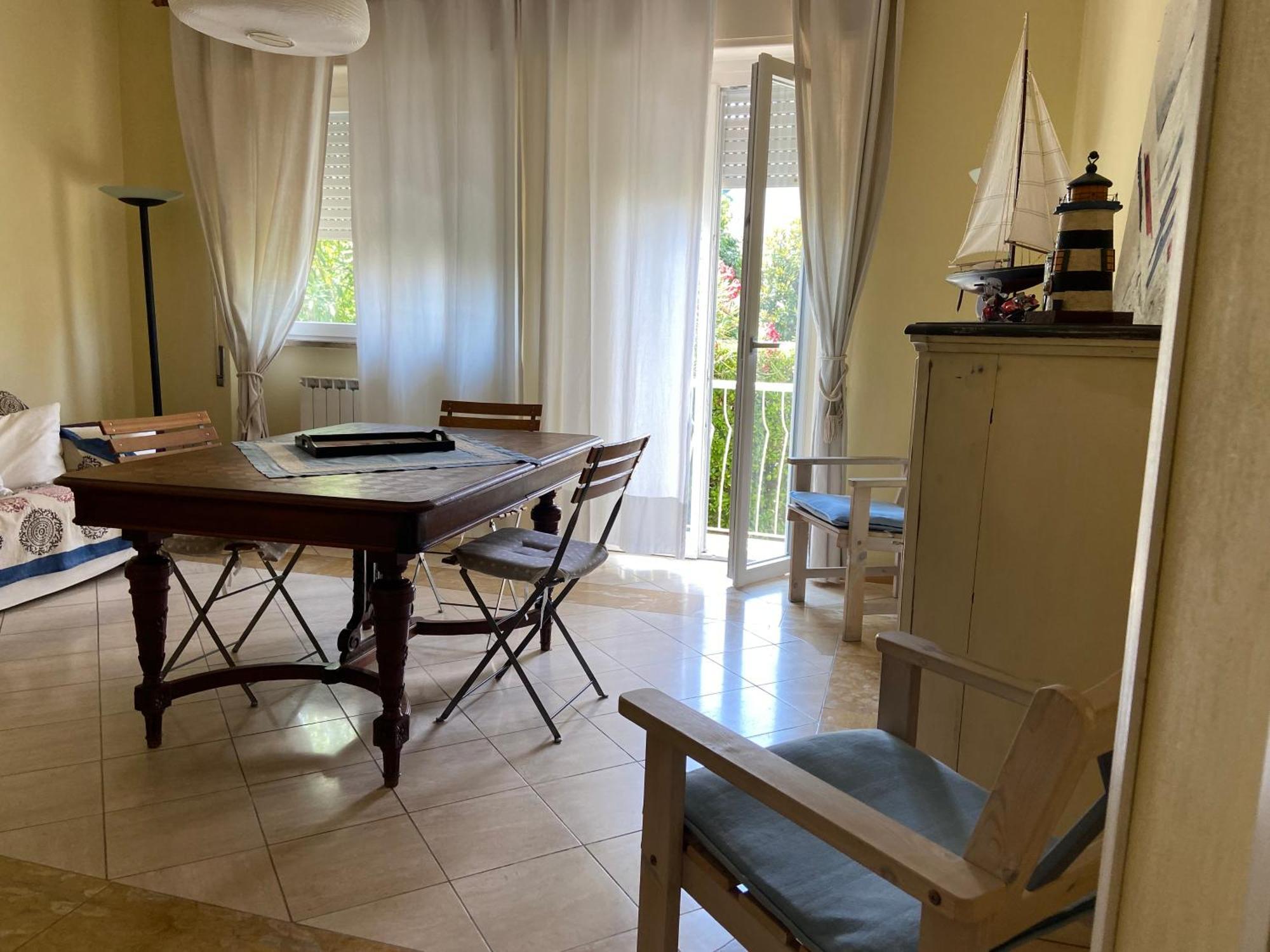 Appartamento Stella Marina A Due Passi Dal Mare E Dal Centro مارينا دي كارّارا المظهر الخارجي الصورة